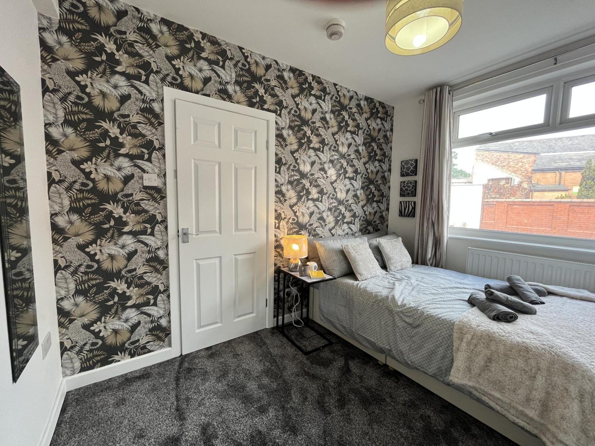 Modernised Central Wigan Townhouse Sleeps Up To 6 외부 사진